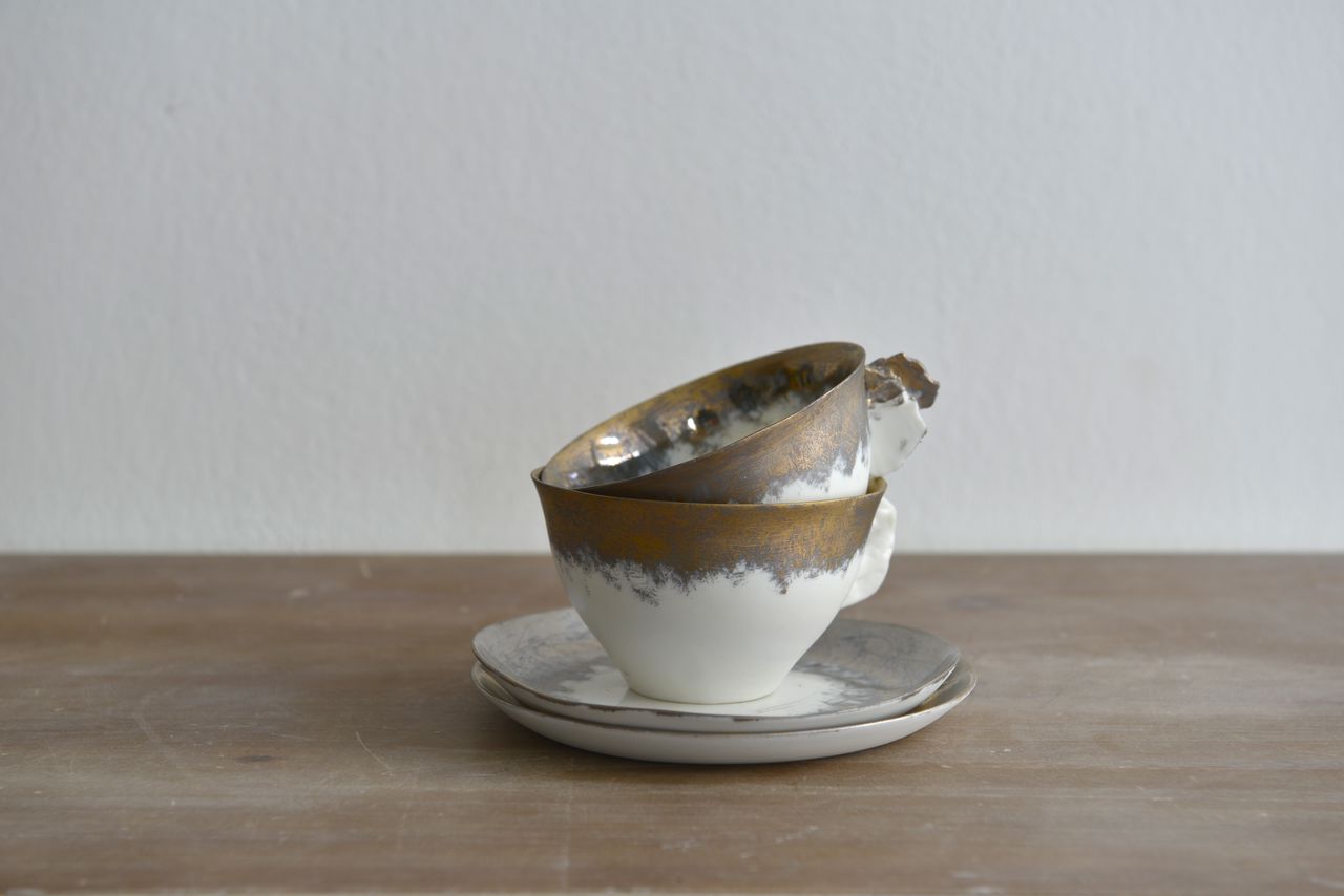 2Tassen mit Untertasse