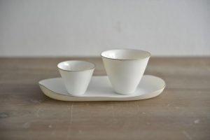 Set mit dünnem Goldrand